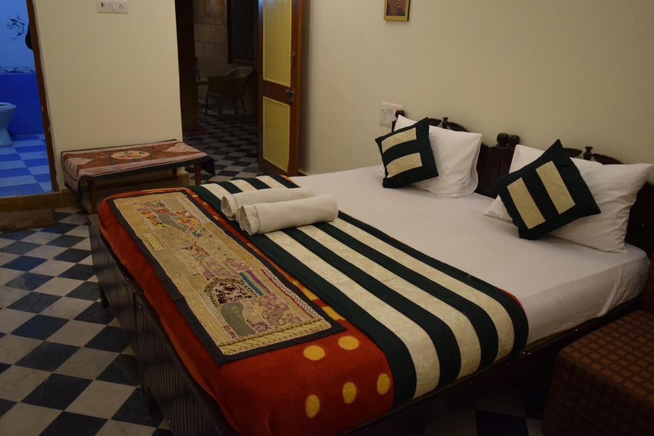 Hotel Renuka Джайсалмер Екстериор снимка