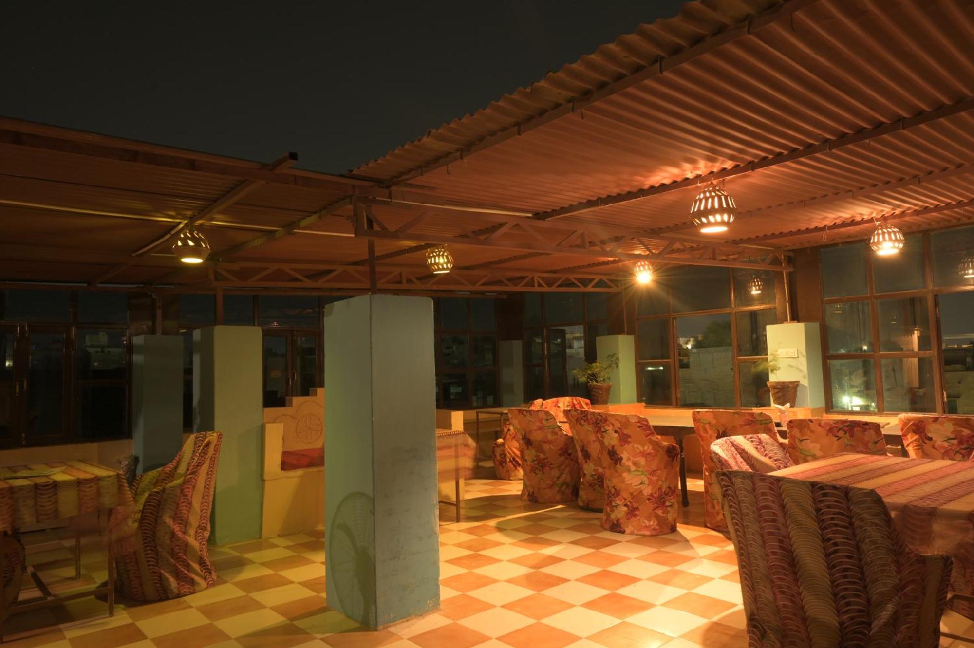 Hotel Renuka Джайсалмер Екстериор снимка