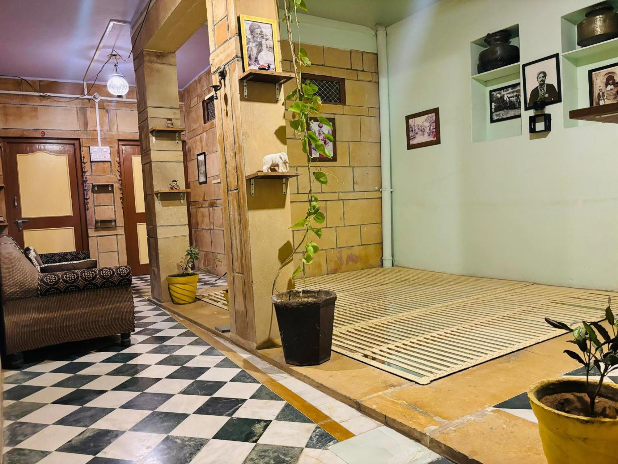 Hotel Renuka Джайсалмер Екстериор снимка