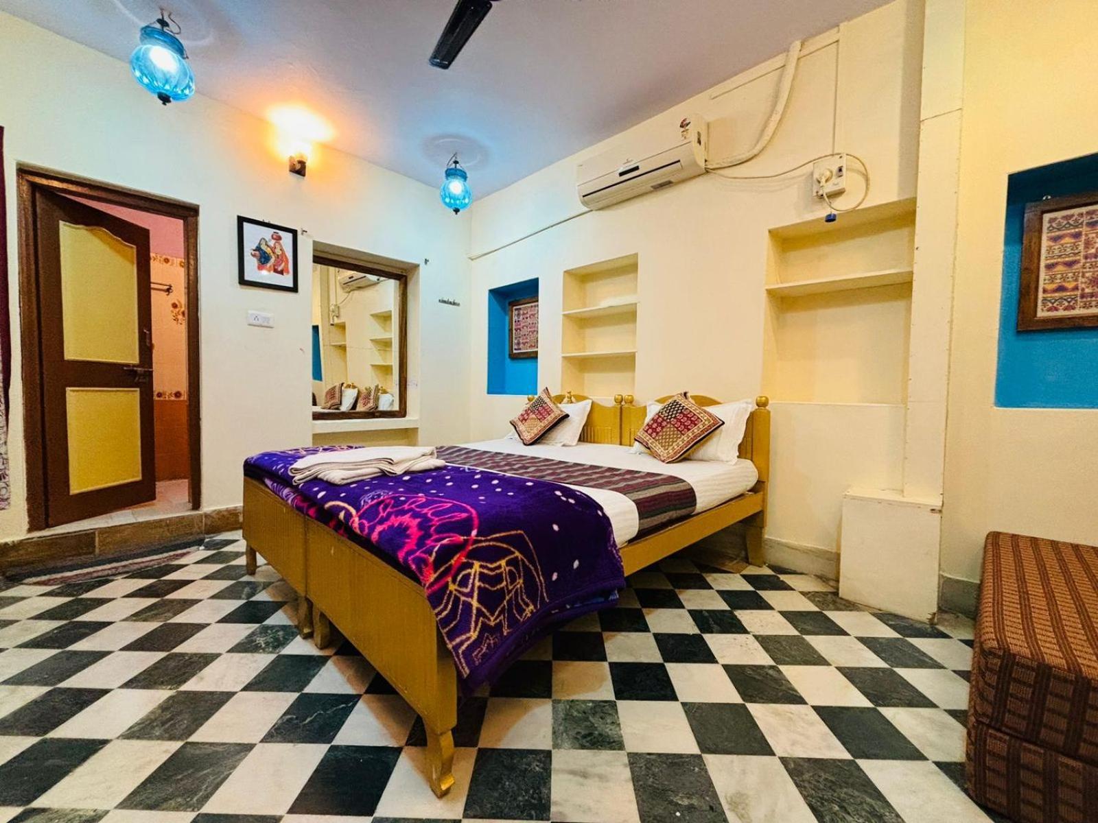 Hotel Renuka Джайсалмер Екстериор снимка