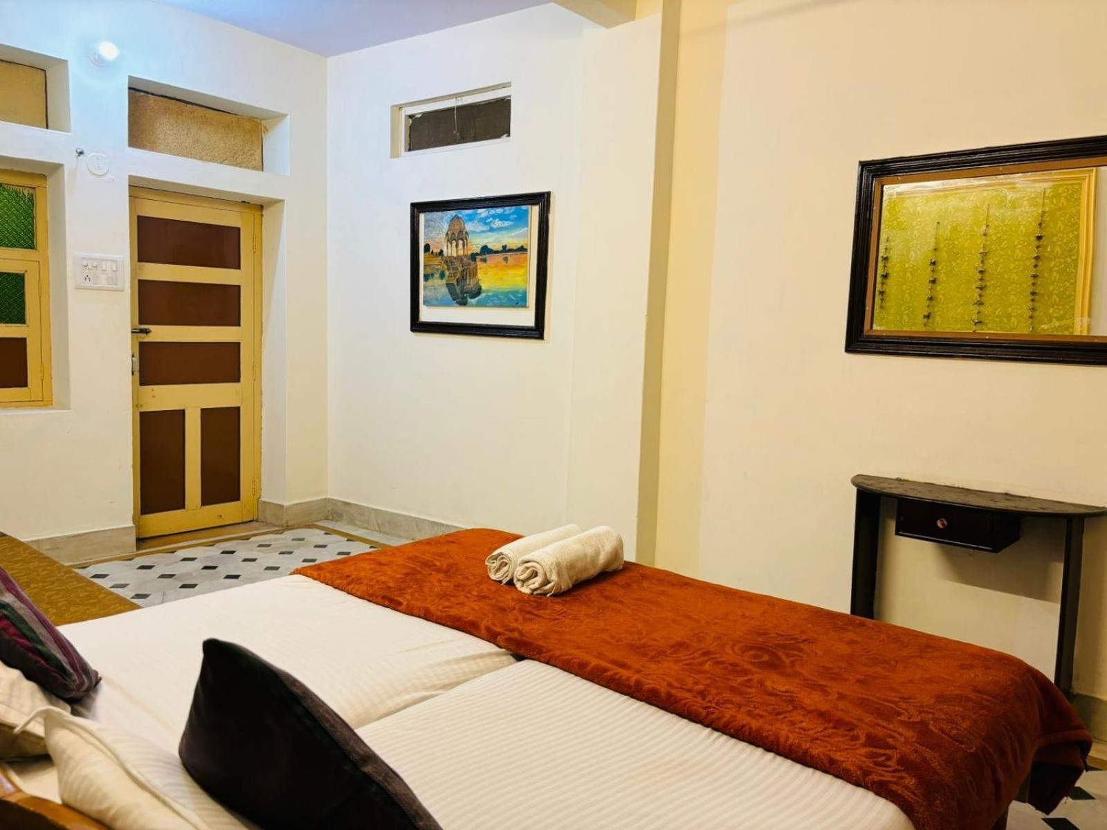Hotel Renuka Джайсалмер Екстериор снимка